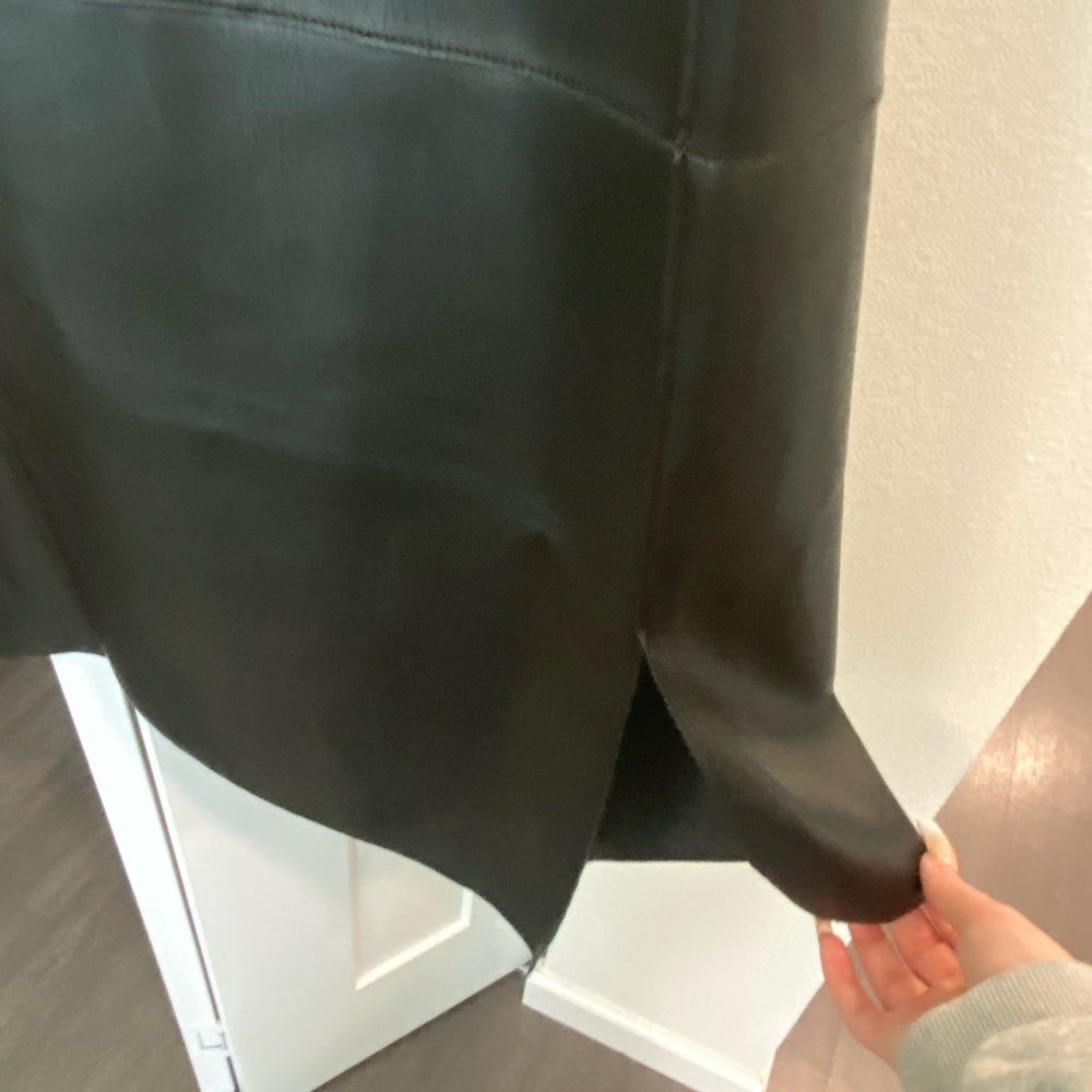 Leather long vest- black